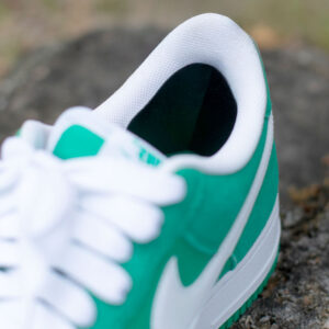 Hinterkappe von Schuhen flicken - Selbstklebende Flicken