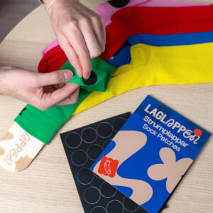 Der Socken-Flicken – Löcher in Socken im Handumdrehen reparieren