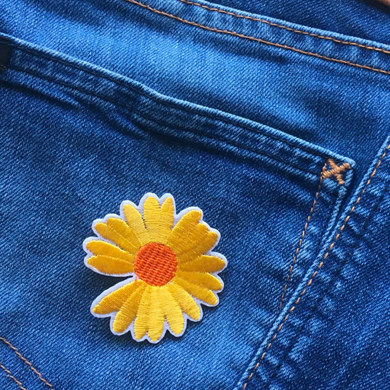 Gul Gerbera - Tygmärke - Broderad