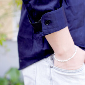 Alternative view of Cuff strap – hält den Hemdärmel an Ort und Stelle